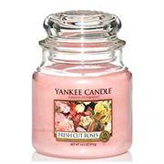 Yankee Candle Fresh Cut Roses Medium Jar — image 1