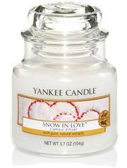 Yankee Candle Snow In Love Small Jar Retail Box No warranty — image 1